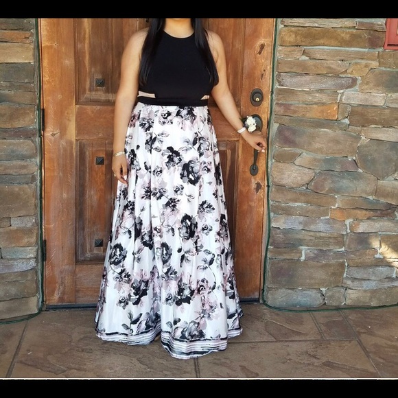 Selling Prom Dress!! - Picture 1 of 5